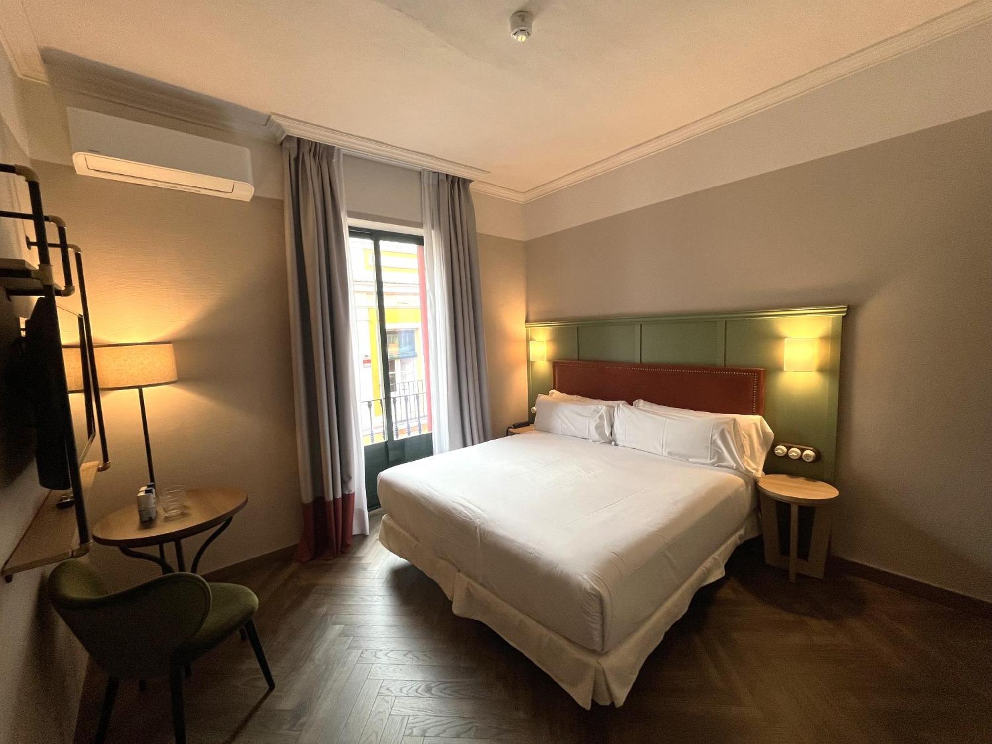 The Honest Hotel & Apartments Seville Luaran gambar