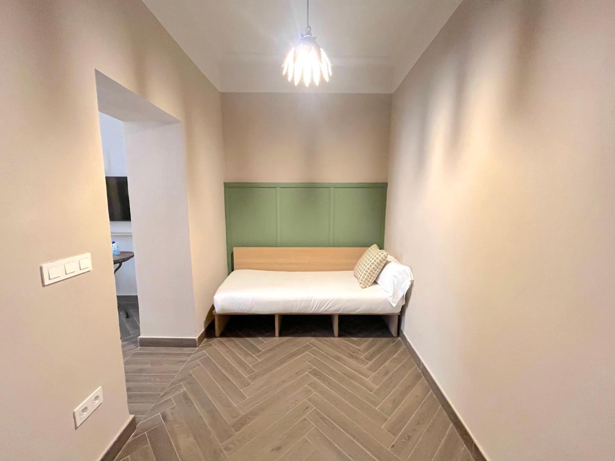 The Honest Hotel & Apartments Seville Bilik gambar
